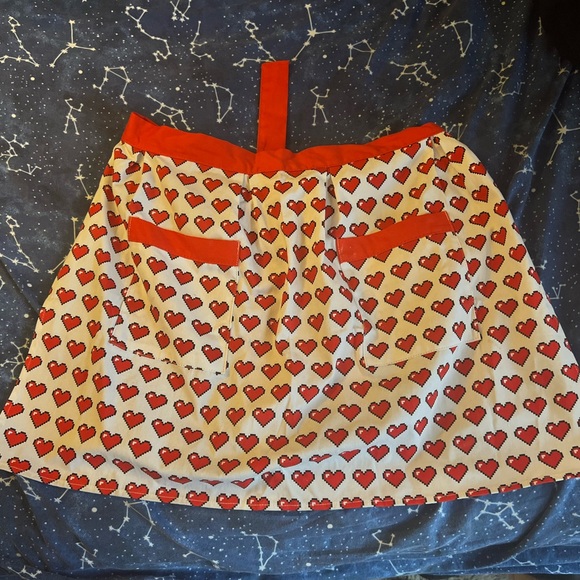 💜 Red & White Heart Designed Waist Apron - Picture 1 of 2